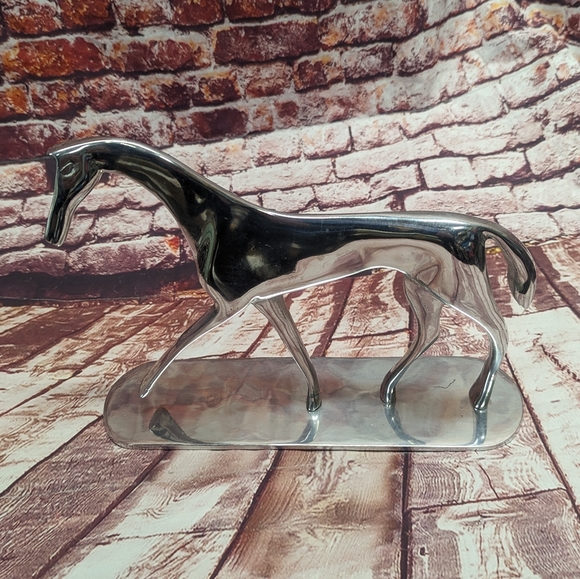 2005 Kentucky Derby Horse Statue - Picture 2 of 6